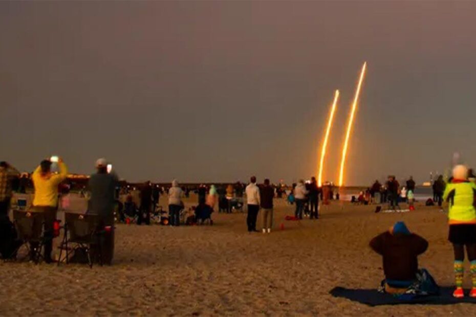 SpaceX Falcon Heavy rocket tears through gorgeous sunset, boosters land at Cape Canaveral