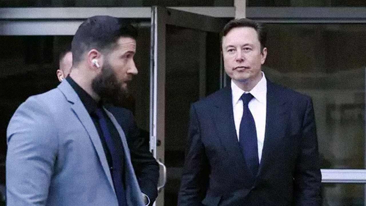 A Twitter engineer says at least 2 bodyguards accompany Elon Musk around Twitter HQ — even to the restroom