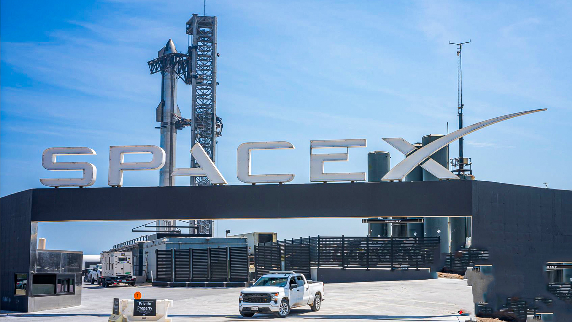 SpaceX rolls Starship to the pad for Flight 7 test launch